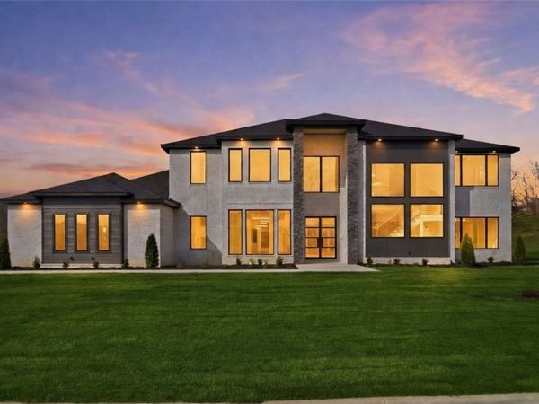 309 NE Meadowgreen Street, Bentonville, AR 72713