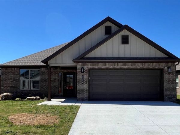 2304 N Lexington Street, Siloam Springs, AR 72761