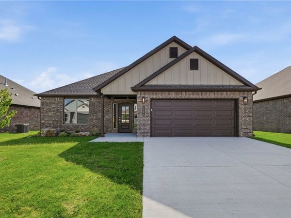 2304 N Lexington Street, Siloam Springs, AR 72761