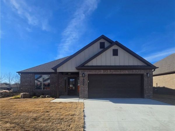 2304 N Lexington Street, Siloam Springs, AR 72761