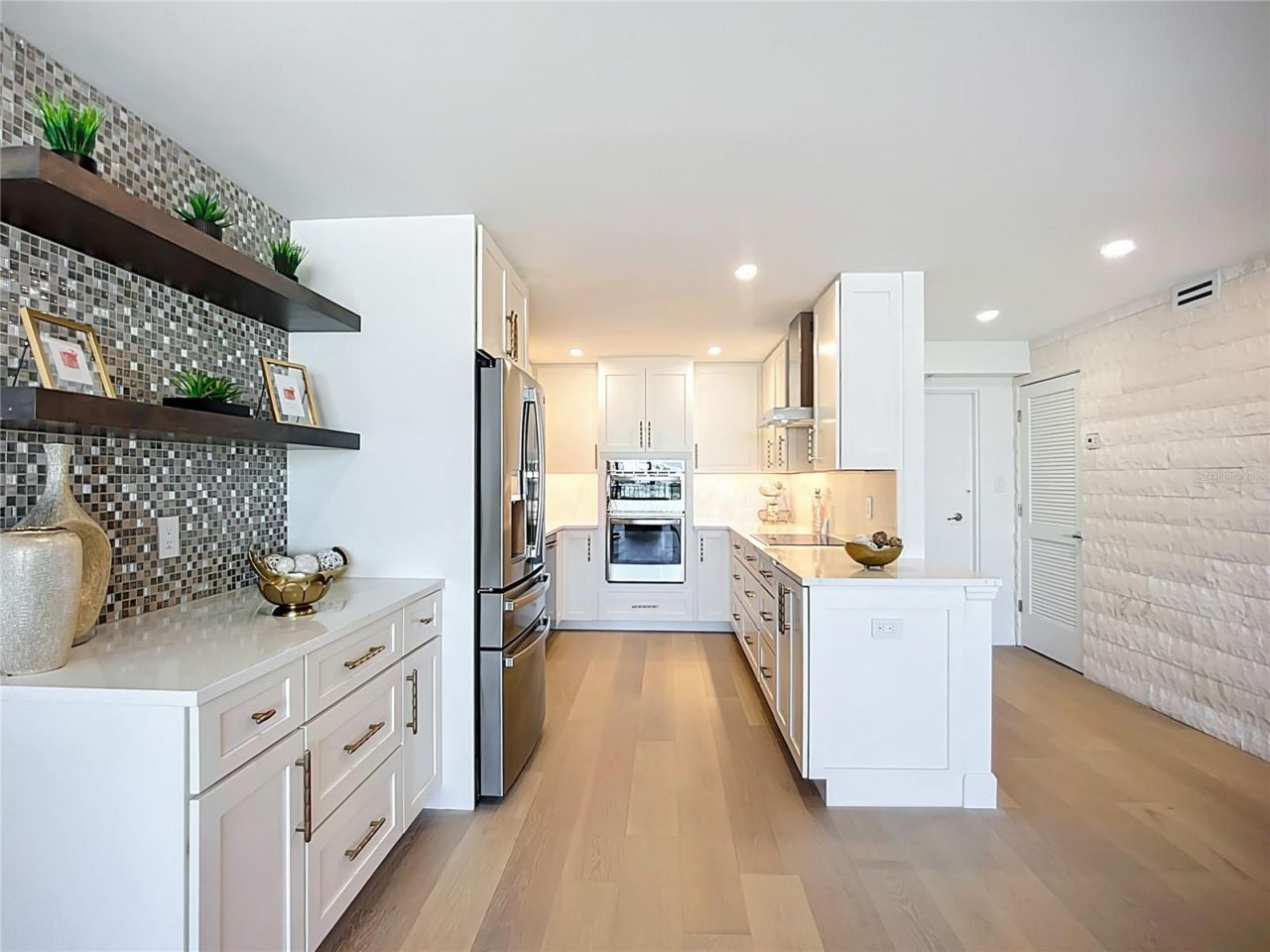 435 S Gulfstream Avenue, Unit 1006, Sarasota, FL 34236 Photo