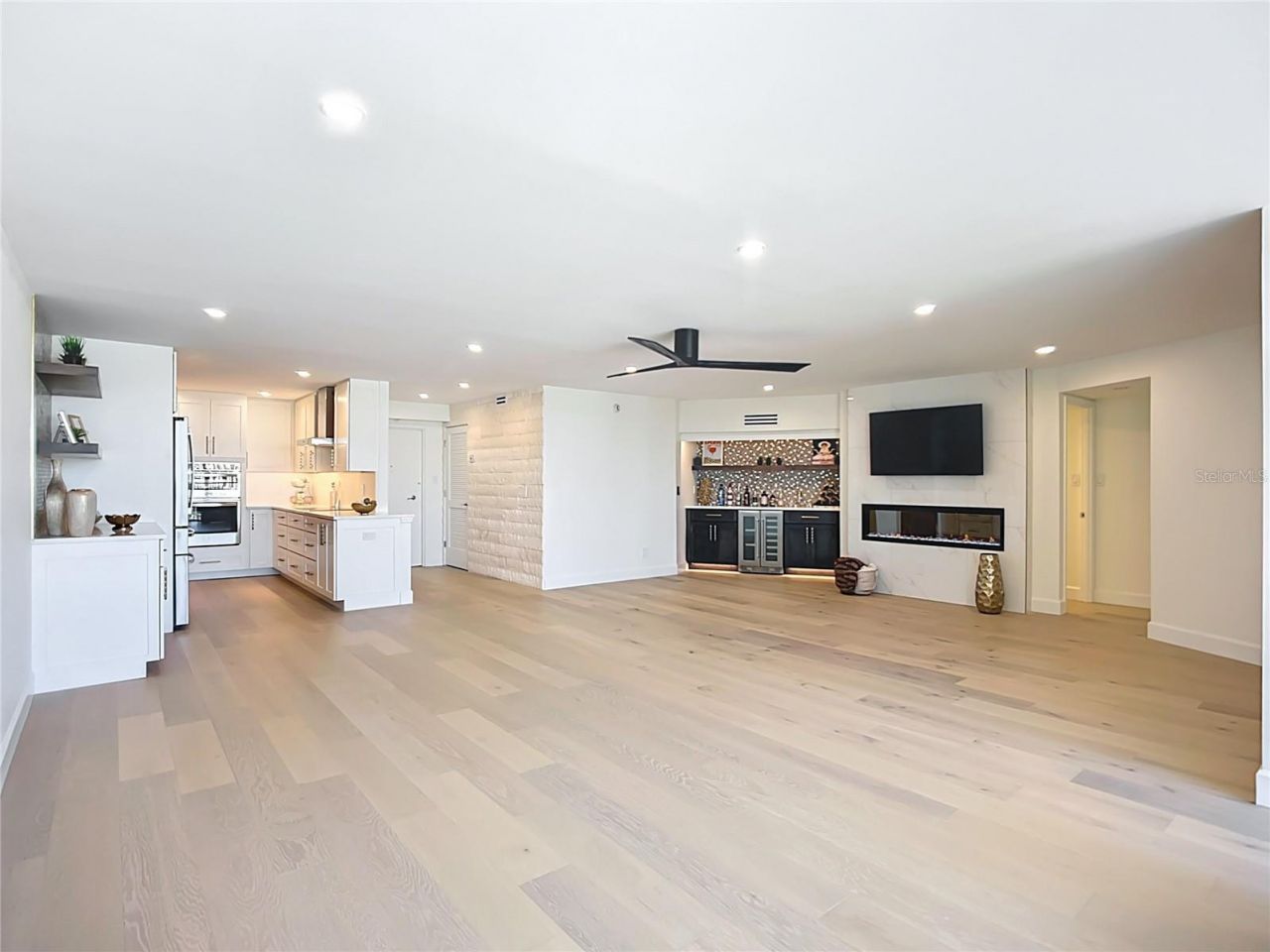 435 S Gulfstream Avenue, Unit 1006, Sarasota, FL 34236 Photo