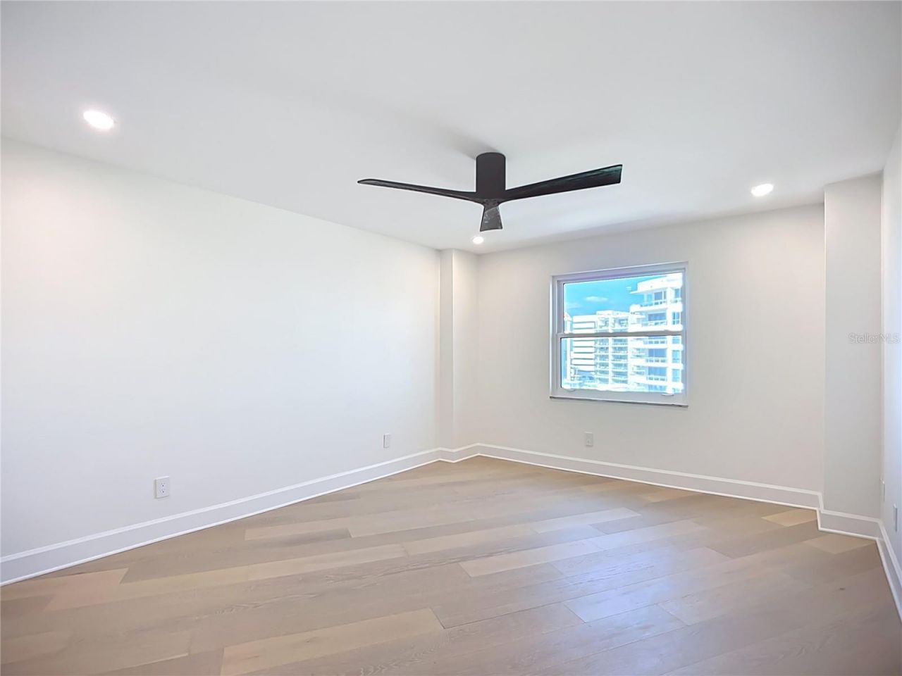 435 S Gulfstream Avenue, Unit 1006, Sarasota, FL 34236 Photo