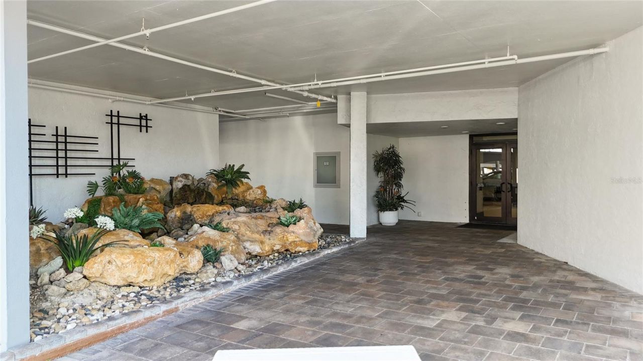 435 S Gulfstream Avenue, Unit 1006, Sarasota, FL 34236 Photo