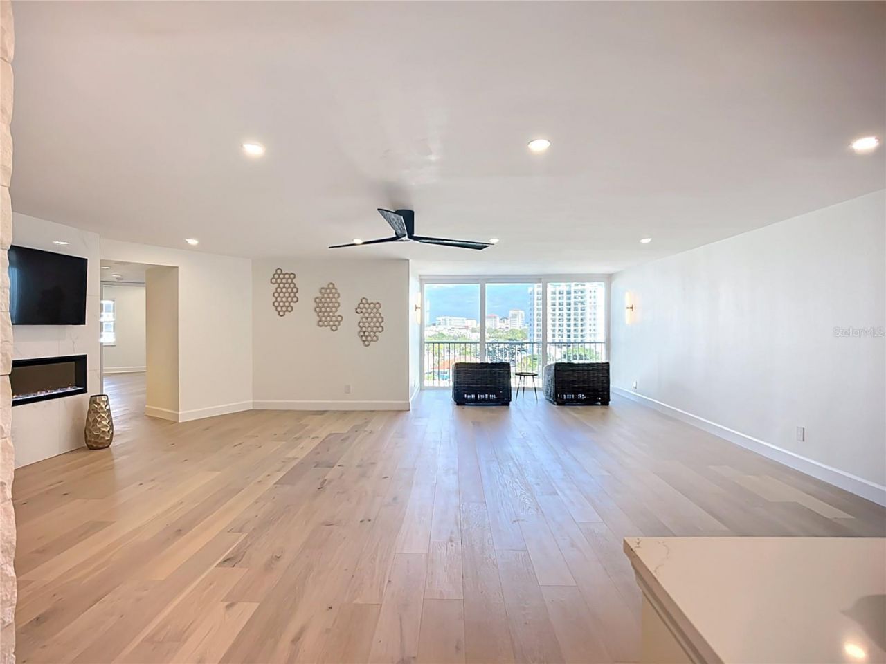 435 S Gulfstream Avenue, Unit 1006, Sarasota, FL 34236 Photo