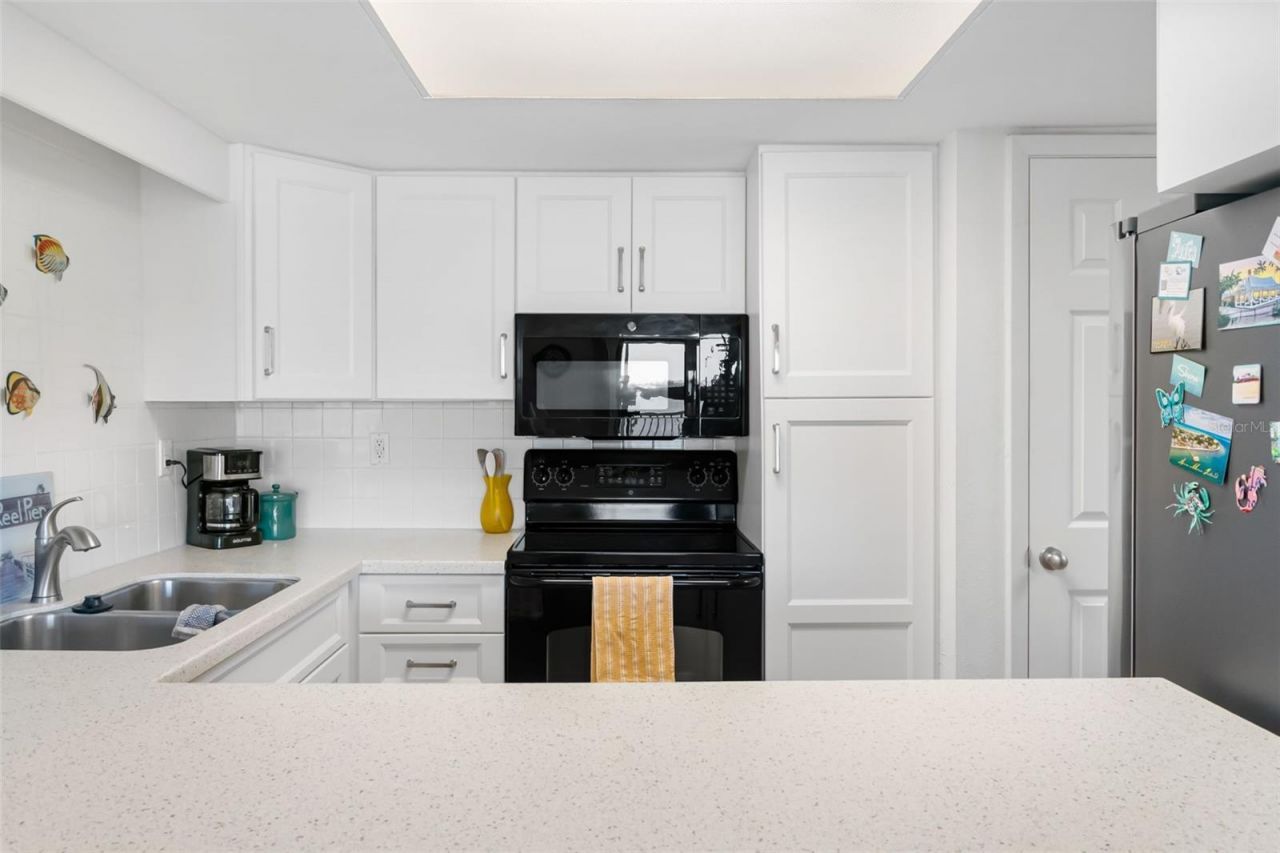 901 Gulf Drive S, Unit 14, Bradenton Beach, FL 34217 Photo