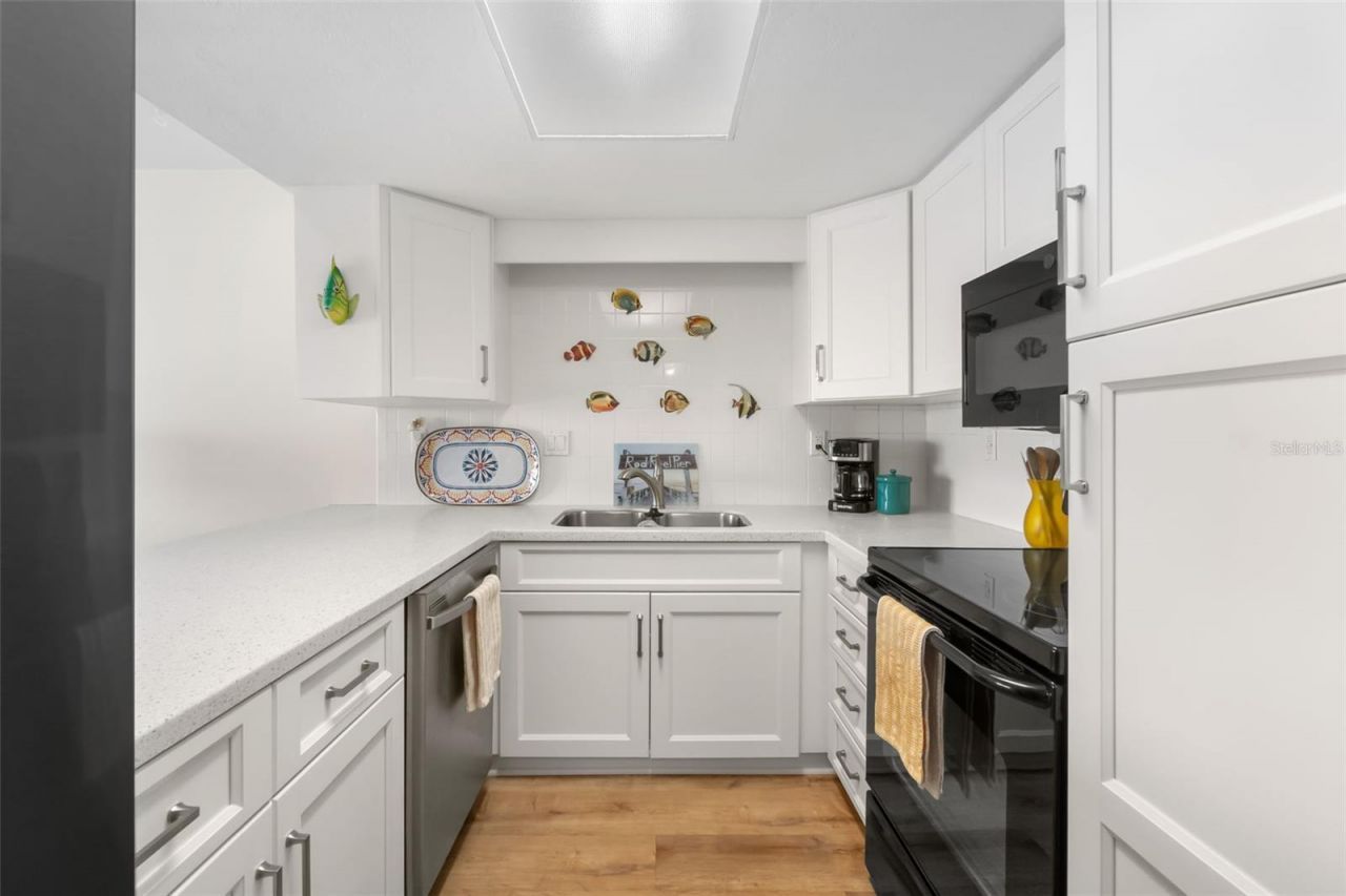 901 Gulf Drive S, Unit 14, Bradenton Beach, FL 34217 Photo