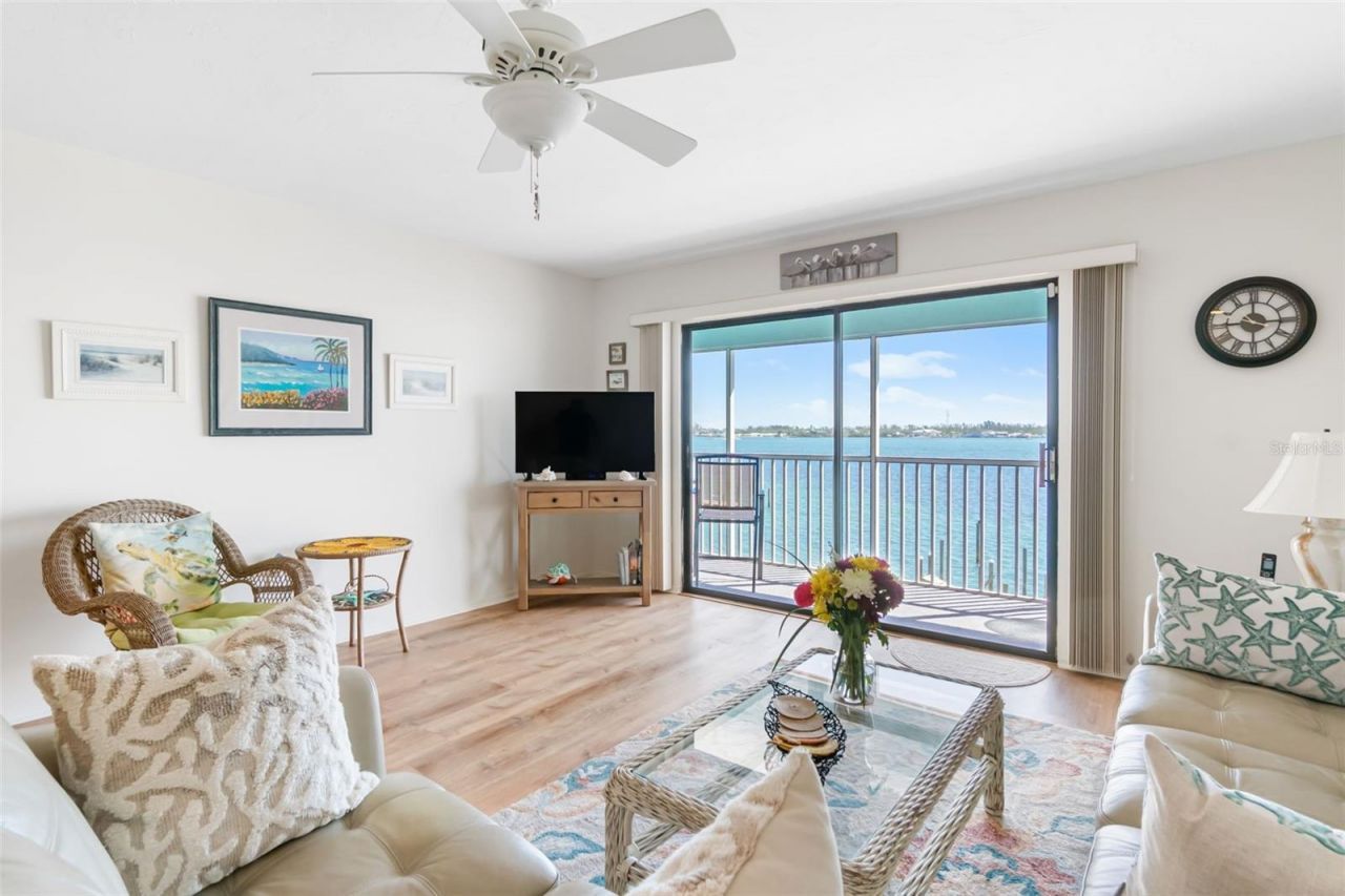 901 Gulf Drive S, Unit 14, Bradenton Beach, FL 34217 Photo