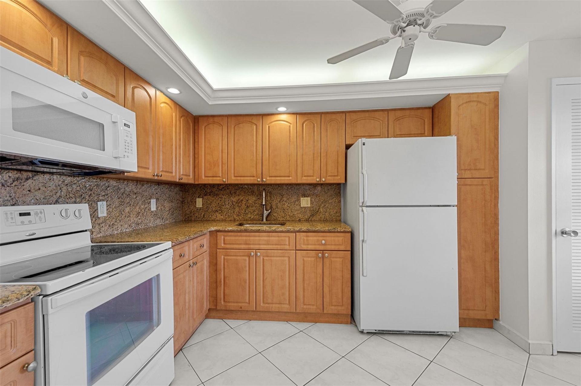3520 Oaks Way, Unit 806, Pompano Beach, FL 33069 Photo