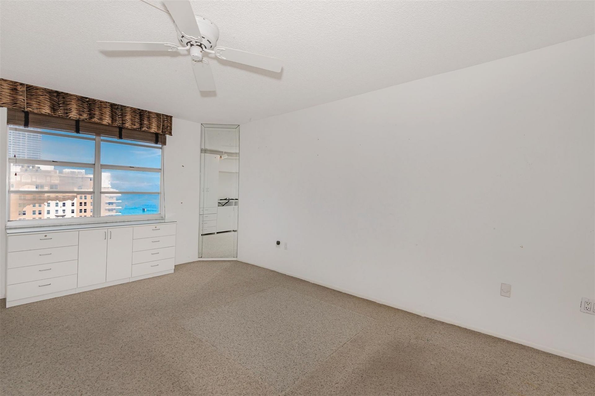 1950 S Ocean Drive, Unit 19F, Hallandale Beach, FL 33009 Photo