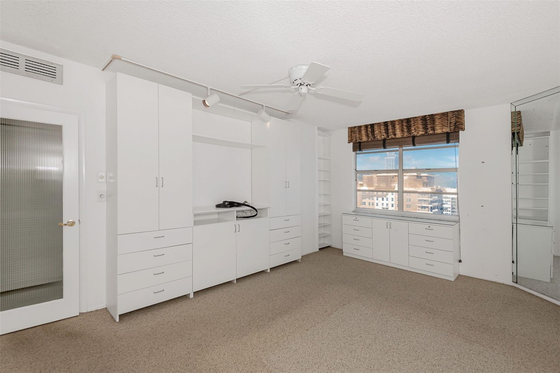 1950 S Ocean Drive, Unit 19F, Hallandale Beach, FL 33009 Photo