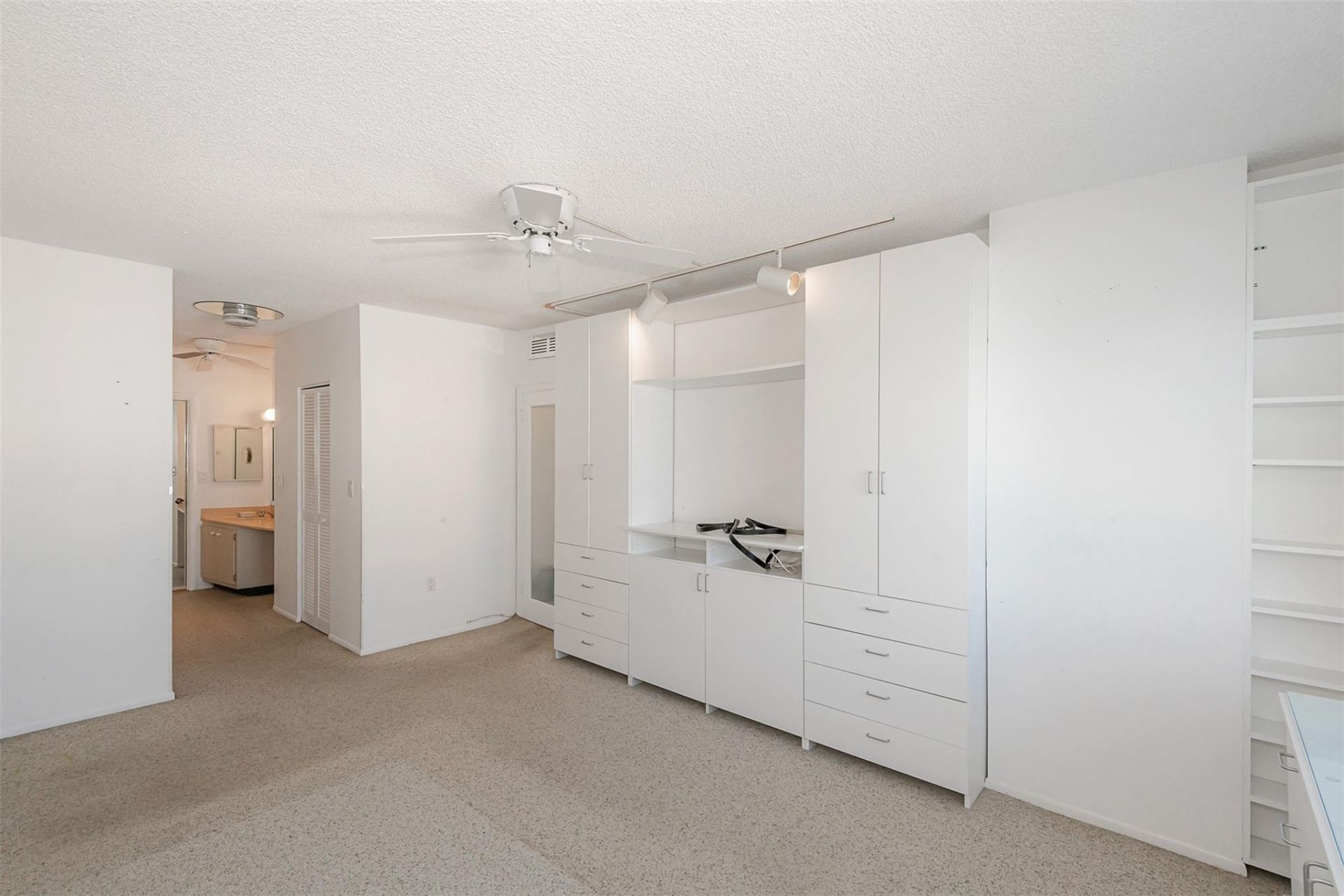 1950 S Ocean Drive, Unit 19F, Hallandale Beach, FL 33009 Photo