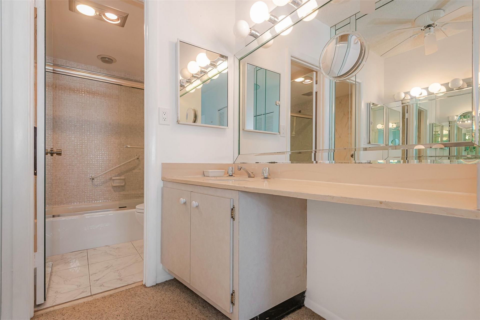 1950 S Ocean Drive, Unit 19F, Hallandale Beach, FL 33009 Photo