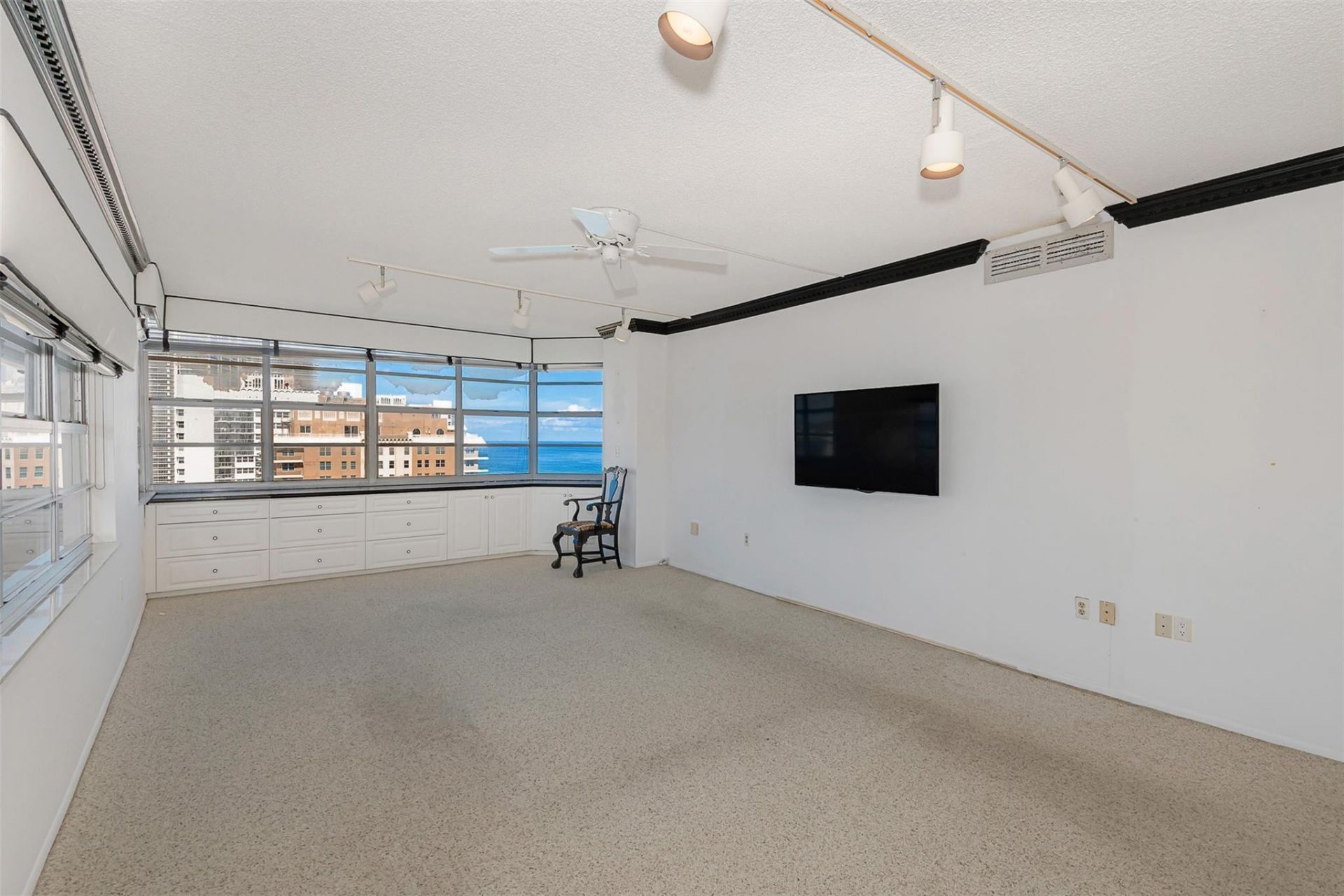 1950 S Ocean Drive, Unit 19F, Hallandale Beach, FL 33009 Photo