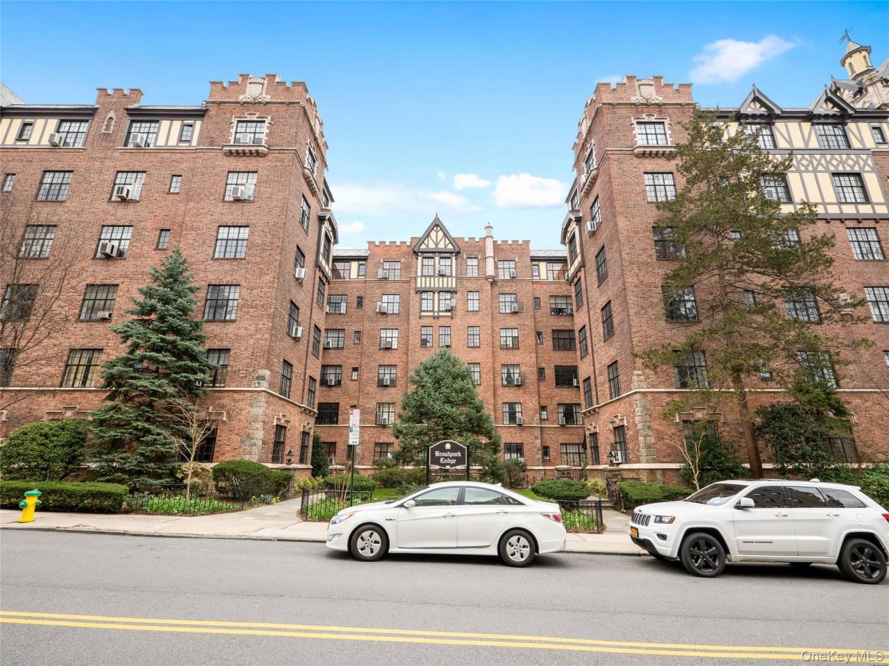 2 Westchester Ave, Unit 2L, White Plains, NY 10601 Main Photo
