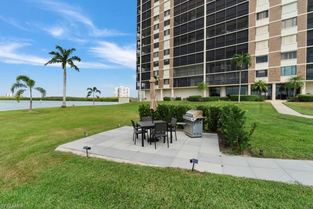 17 Bluebill Ave, Unit 1005, Naples, FL 34108 Photo