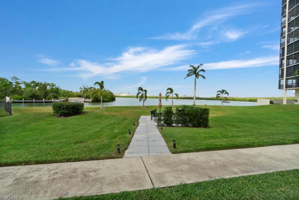 17 Bluebill Ave, Unit 1005, Naples, FL 34108 Photo