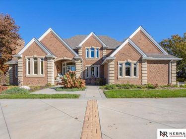 6733 Platteview Road, Papillion, NE 68133