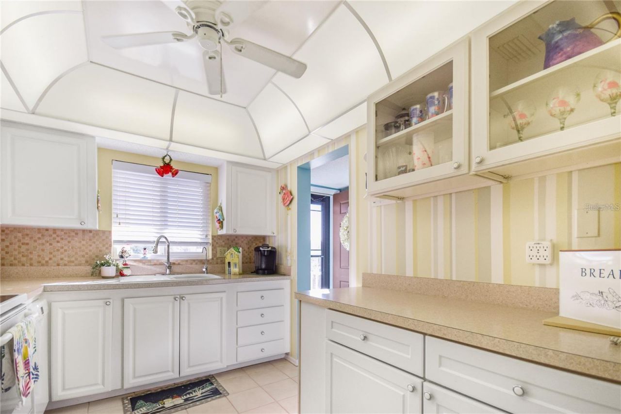 3617 Lake Bayshore Drive, Unit J-401, Bradenton, FL 34205 Photo