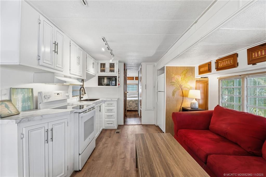 580 Nettles Boulevard, Jensen Beach, FL 34957 Photo