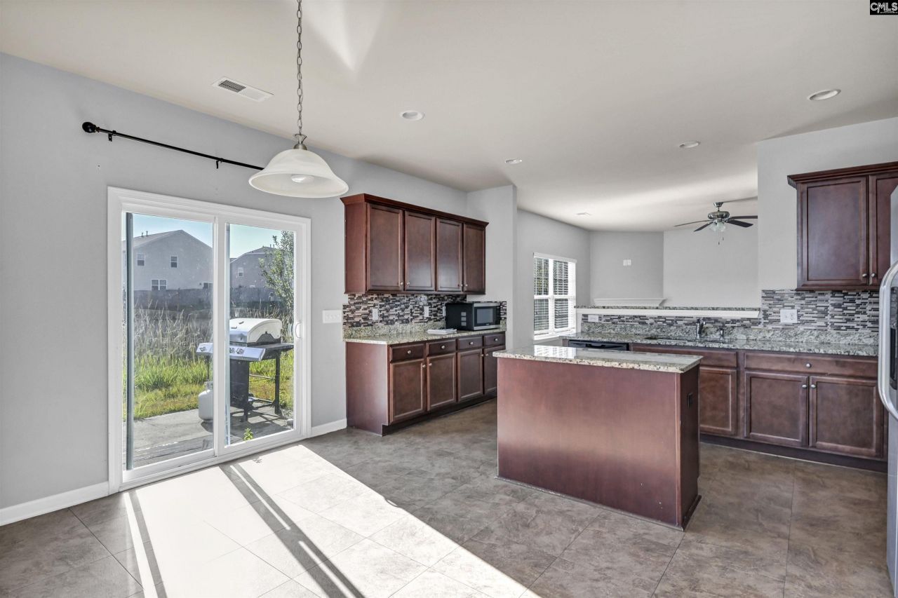 869 Sunseeker Drive Photo 9