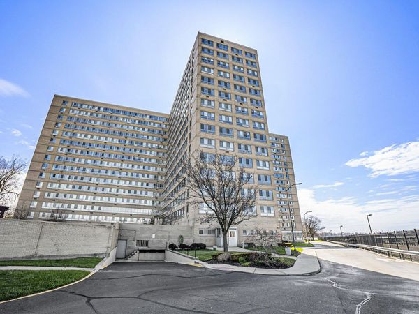 8900 E Jefferson Avenue, Unit 1109, Detroit, MI 48214