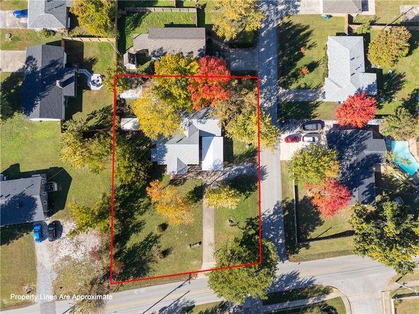 1307 N Bella Vista Road, Bentonville, AR 72712