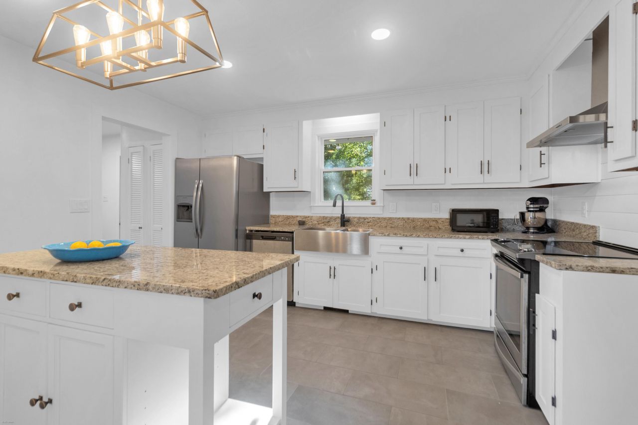 1319 Joshua Drive Photo 7