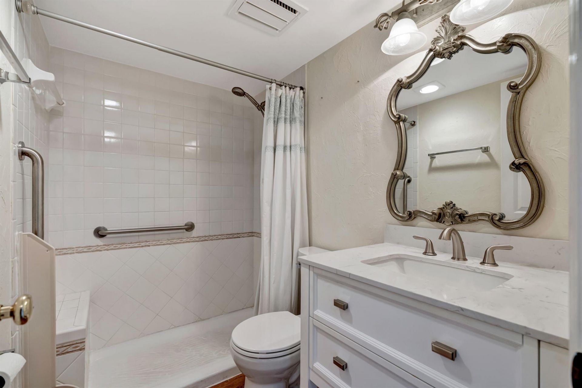 313 Lake Circle, Unit 212, North Palm Beach, FL 33408 Photo