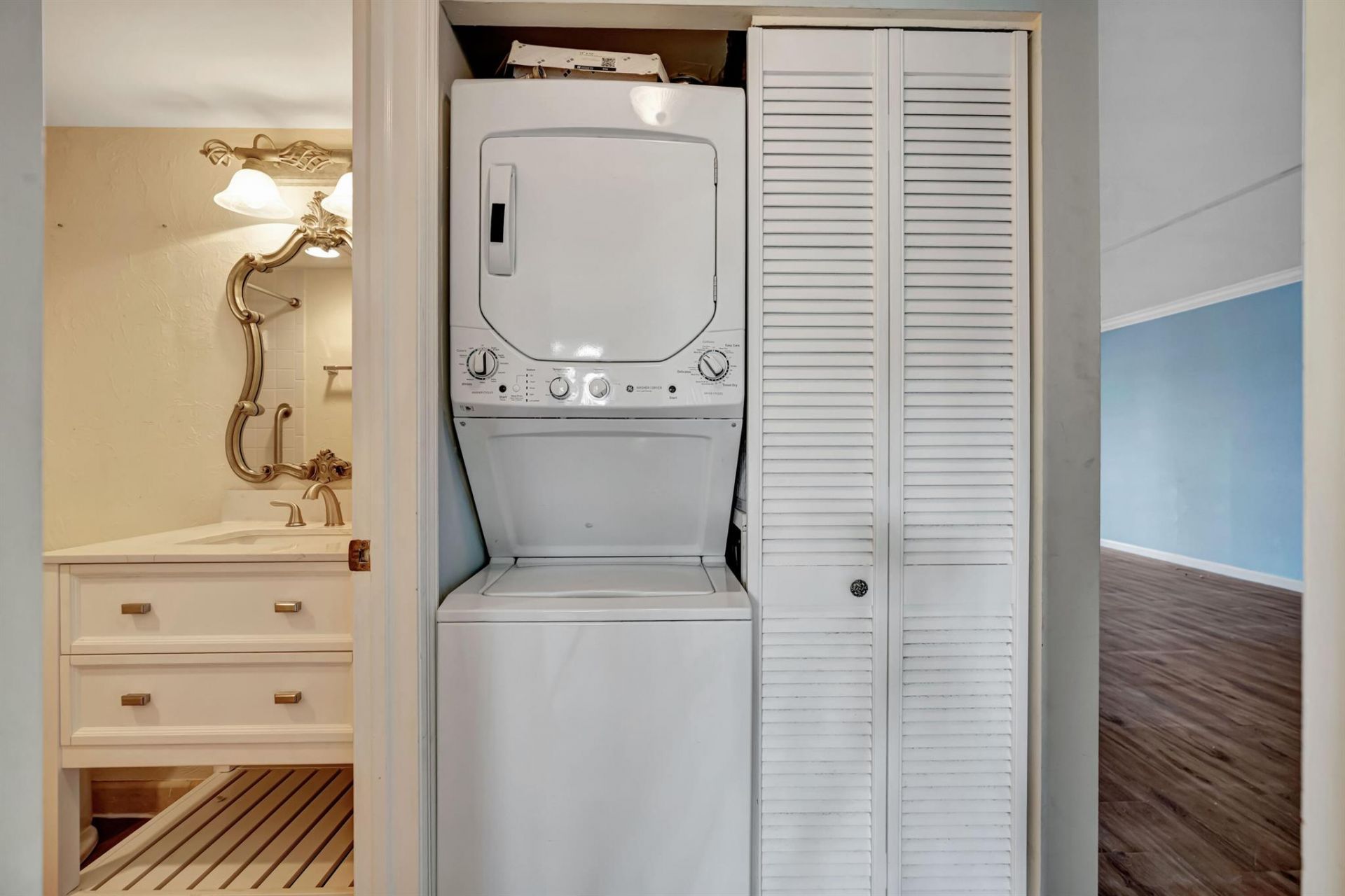 313 Lake Circle, Unit 212, North Palm Beach, FL 33408 Photo