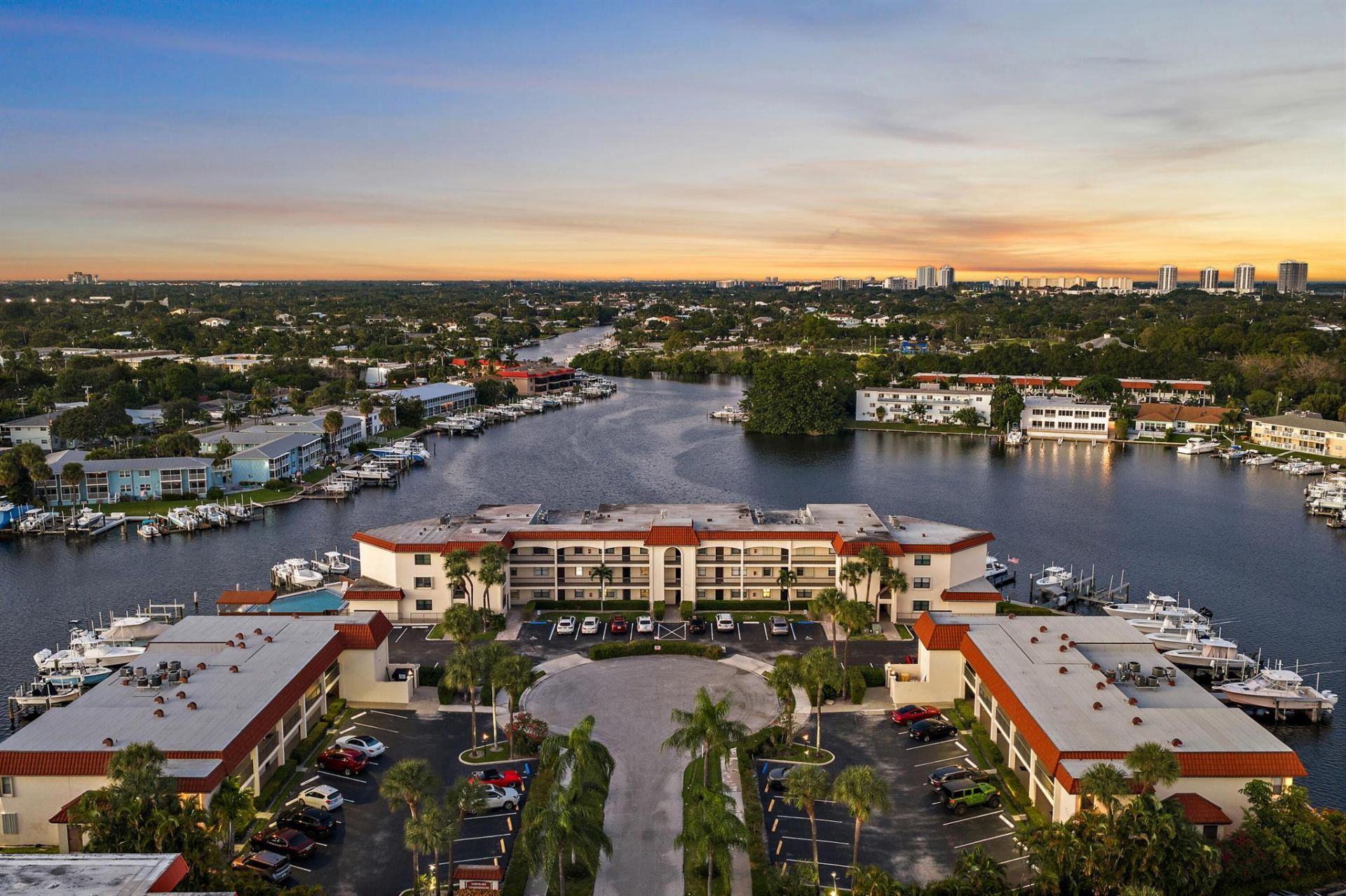 313 Lake Circle, Unit 212, North Palm Beach, FL 33408 Photo