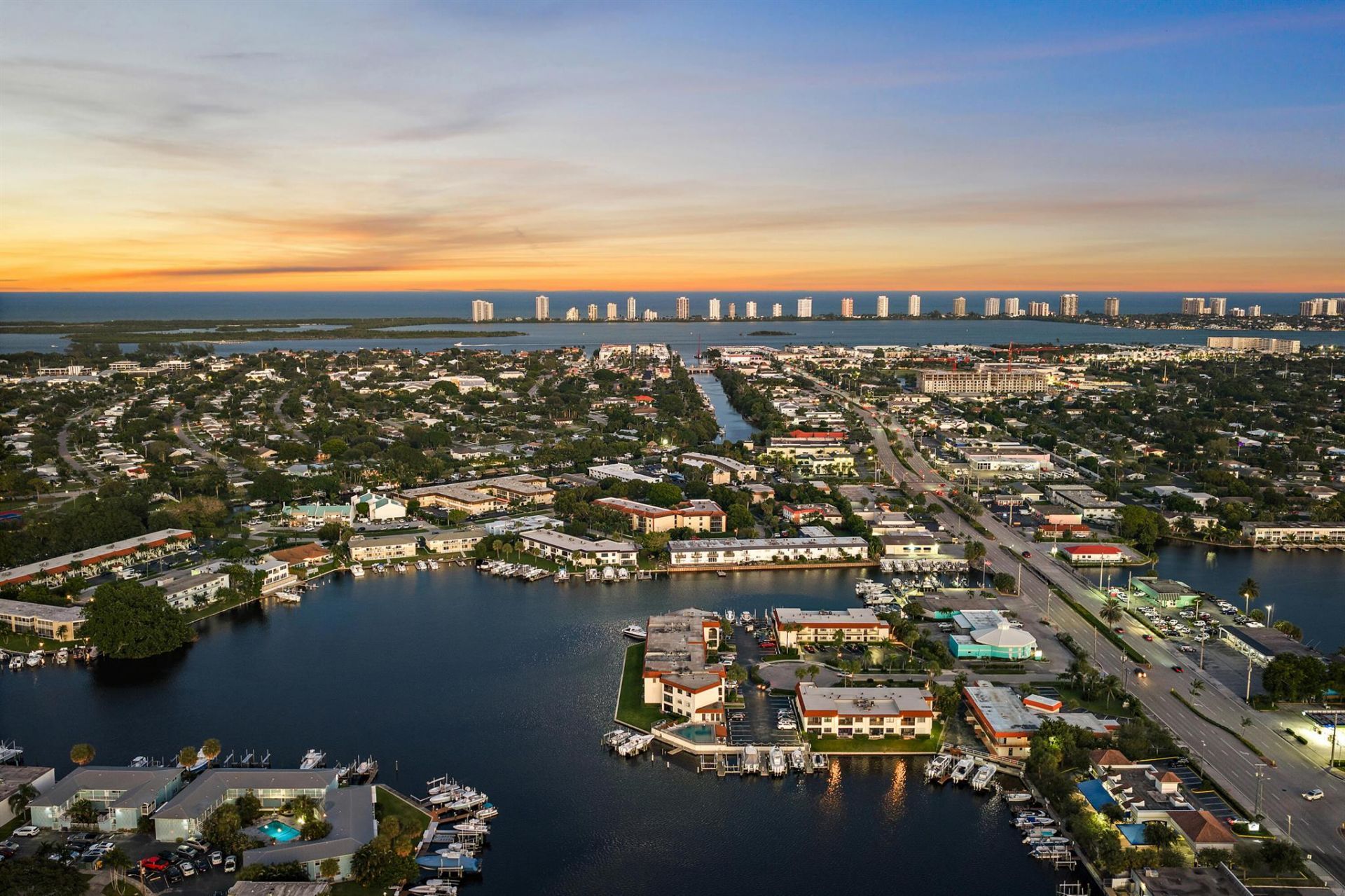 313 Lake Circle, Unit 212, North Palm Beach, FL 33408 Photo