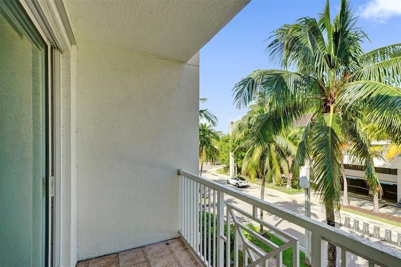 9172 Collins Avenue, Unit 302, Surfside, FL 33154 Photo