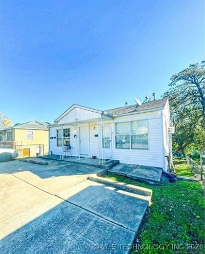 907 N Wilson Avenue, Sand Springs, OK 74063 Main Photo