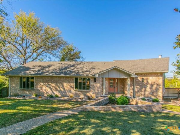 608 Ridgecrest Drive, Salado, TX 76571