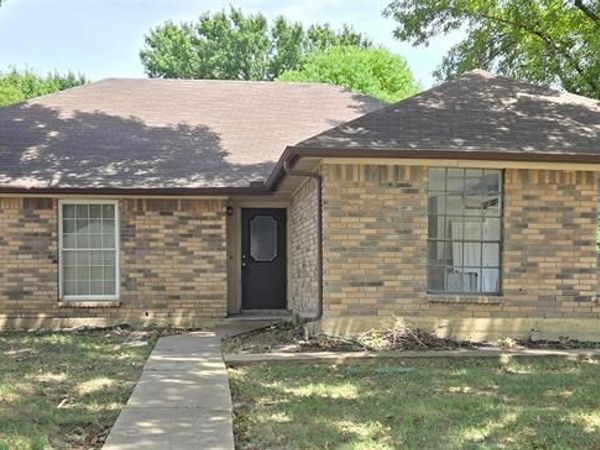 3662 Forest Trail Drive, Grand Prairie, TX 75052