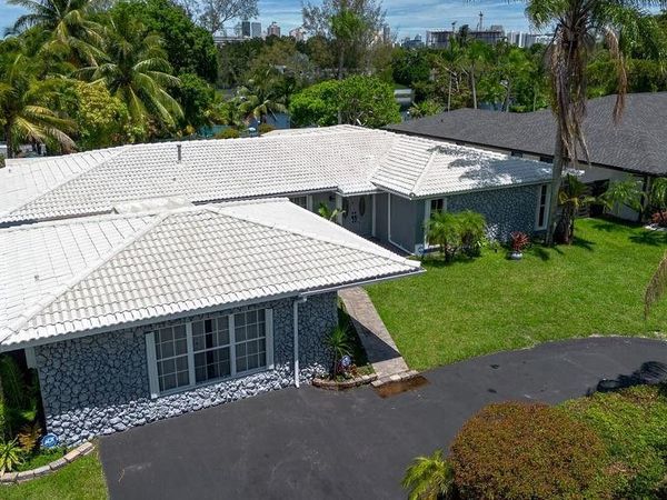 19885 NE 22nd Avenue, Miami, FL 33180