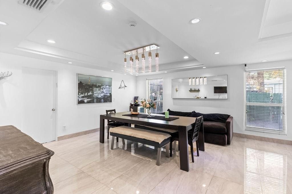 19885 NE 22nd Avenue, Miami, FL 33180 Photo