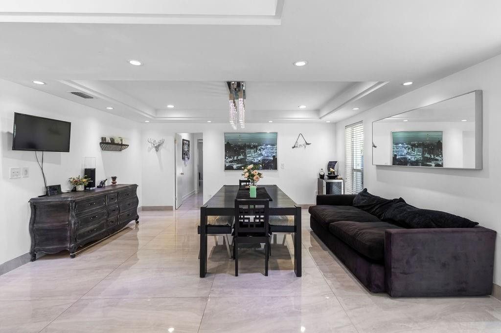 19885 NE 22nd Avenue, Miami, FL 33180 Photo