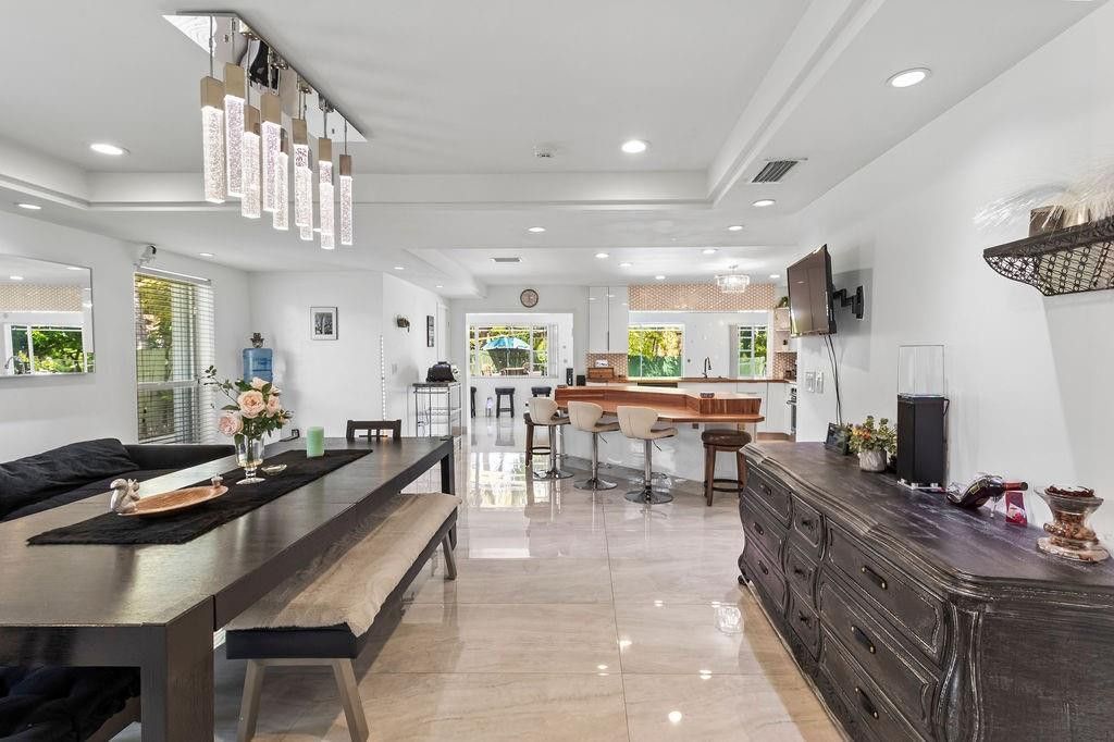 19885 NE 22nd Avenue, Miami, FL 33180 Photo