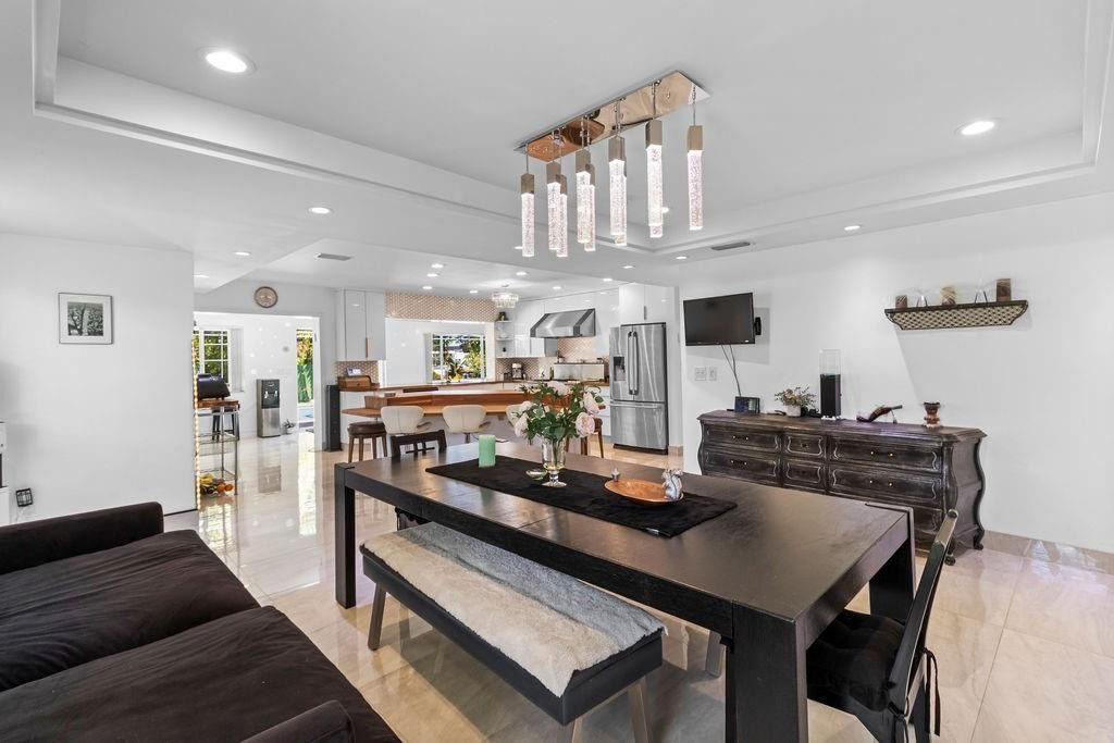 19885 NE 22nd Avenue, Miami, FL 33180 Photo