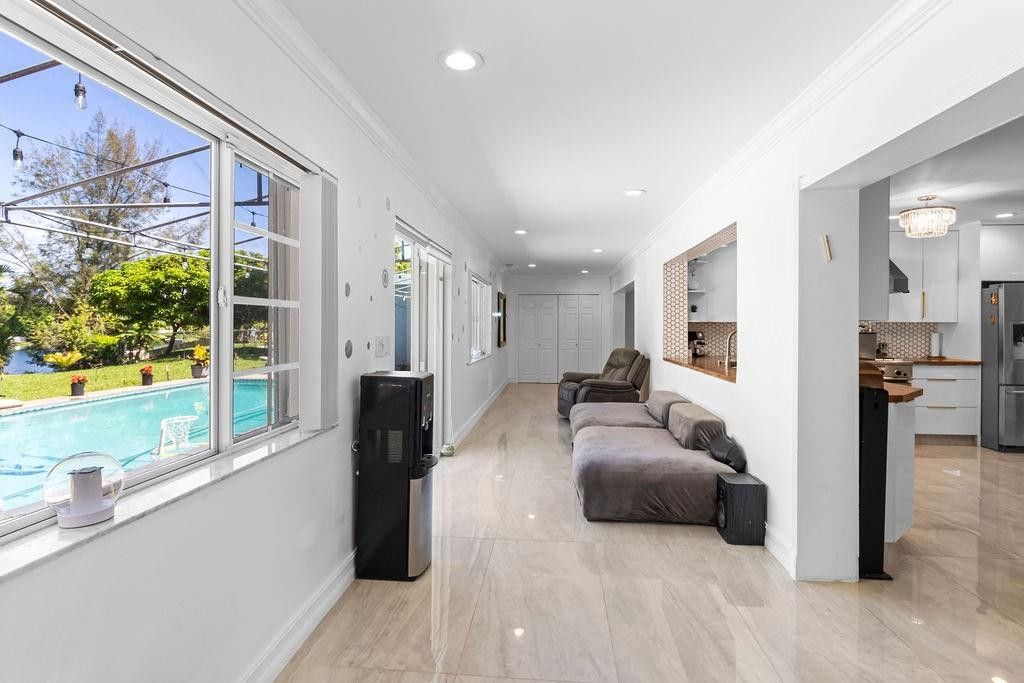 19885 NE 22nd Avenue, Miami, FL 33180 Photo