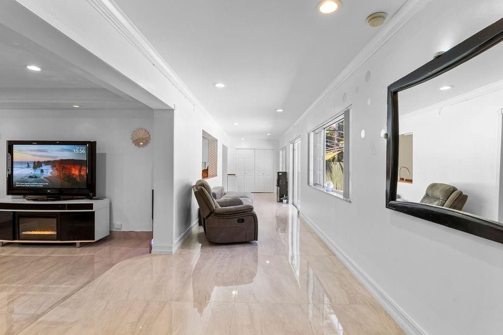 19885 NE 22nd Avenue, Miami, FL 33180 Photo