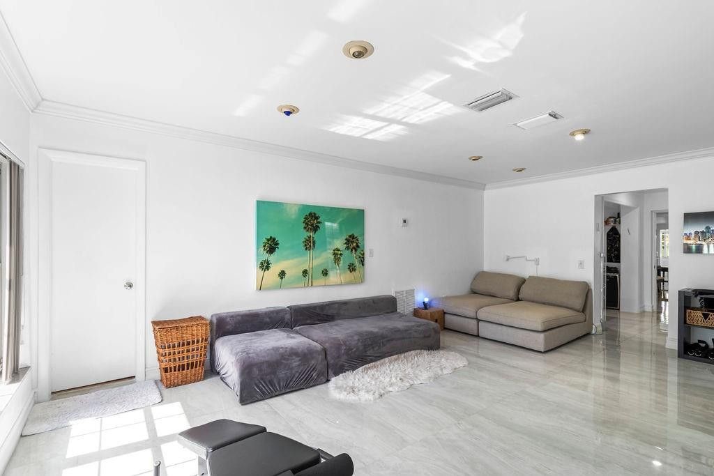 19885 NE 22nd Avenue, Miami, FL 33180 Photo