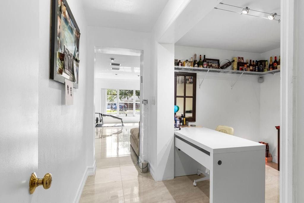 19885 NE 22nd Avenue, Miami, FL 33180 Photo