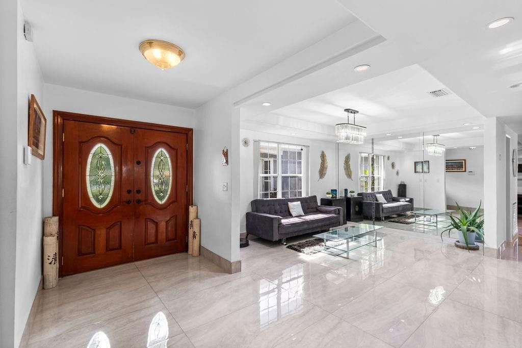 19885 NE 22nd Avenue, Miami, FL 33180 Photo