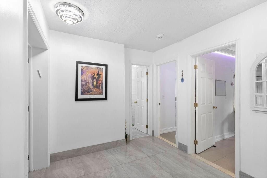 19885 NE 22nd Avenue, Miami, FL 33180 Photo