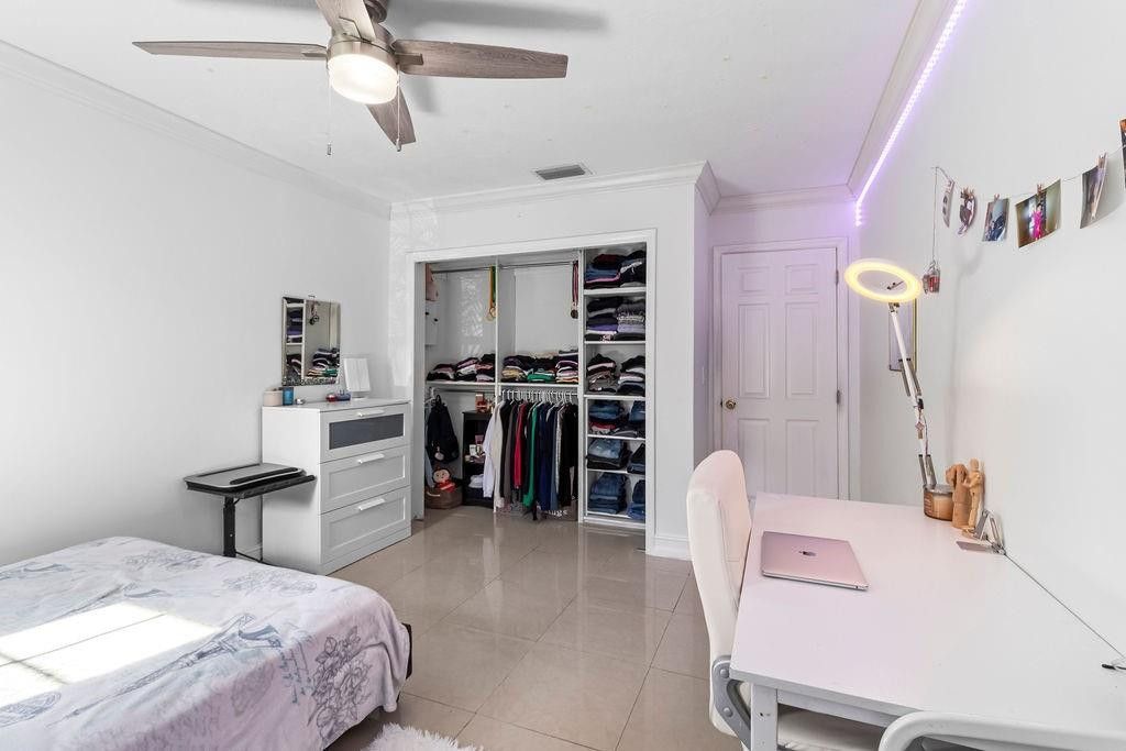 19885 NE 22nd Avenue, Miami, FL 33180 Photo