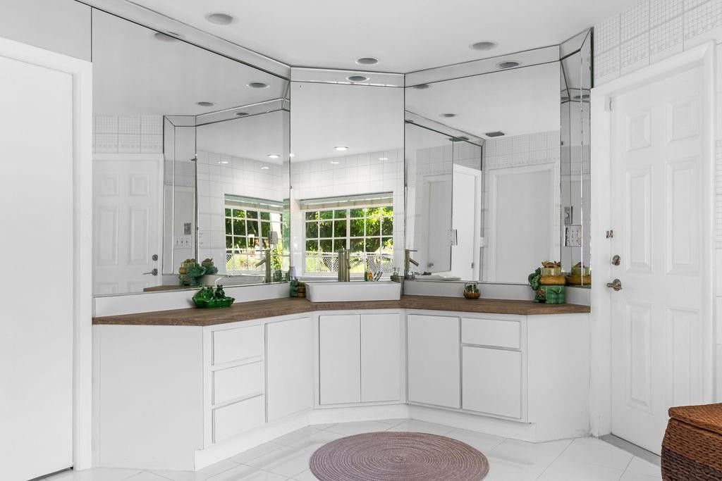 19885 NE 22nd Avenue, Miami, FL 33180 Photo