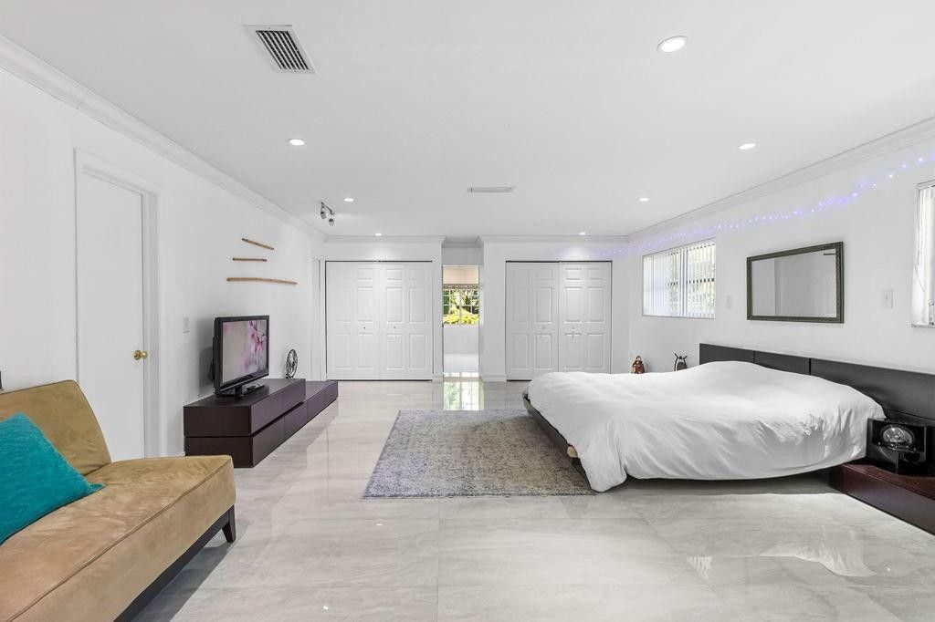 19885 NE 22nd Avenue, Miami, FL 33180 Photo